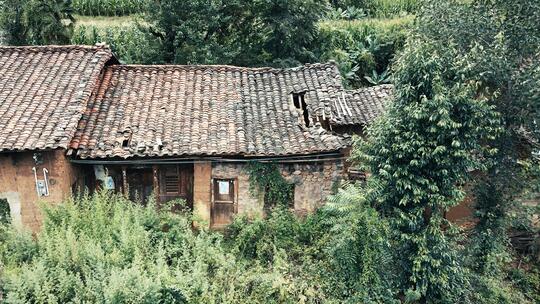 农村土木结构破旧老房子
