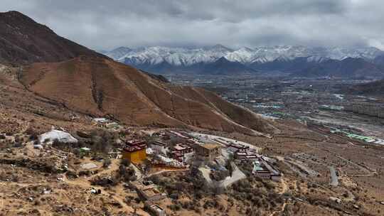 航拍西藏拉萨帕邦喀藏传佛教寺庙建筑视频素材模板下载