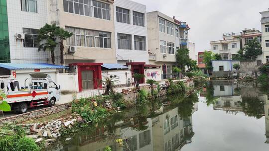 城市道路建筑春天花草树木商铺店面马路汽车