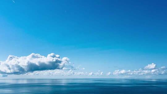 蓝天大海白云风景