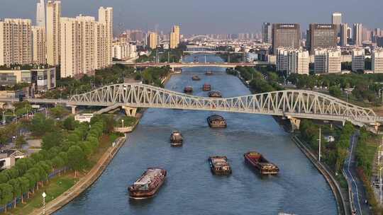 京杭运河苏州石湖段运输忙（航拍视频）