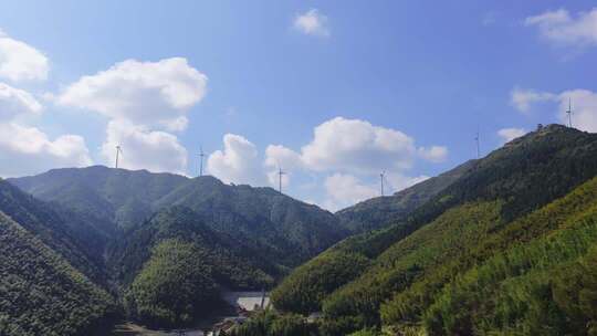 航拍浙江丽水云和梯田 秋天丰收的金色稻田