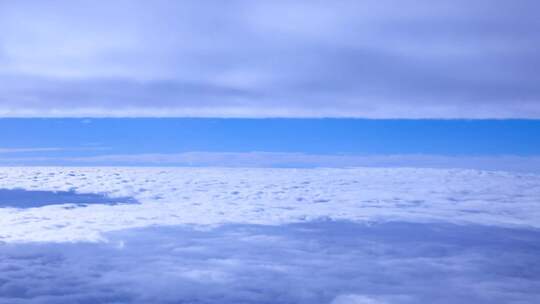 飞机上拍摄的云端