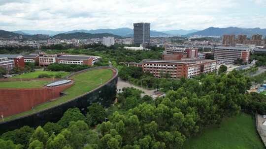 大学校园建筑航拍唯美画面