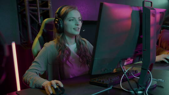女游戏玩家在打游戏视频素材模板下载