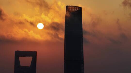 航拍日出时的上海中心大厦和环球金融中心