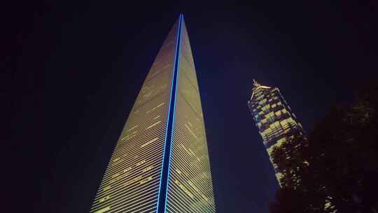 夜晚仰望陆家嘴上海中心大厦夜景城市风景视