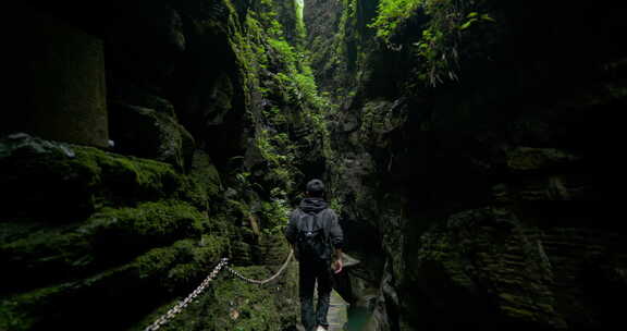 峡谷探险