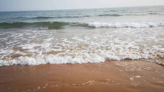 实拍海洋沙滩海浪