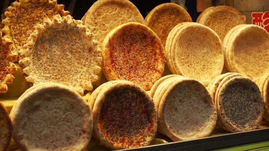 陕西西安回民街美食烤花馕升格慢镜