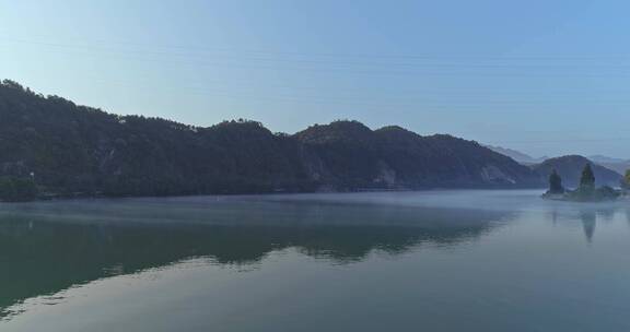 航拍4k建德山区风景湖面清晨薄雾生态旅游