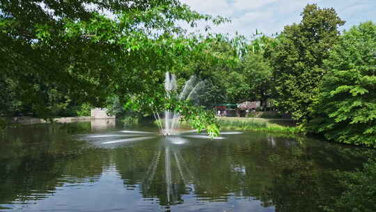 德国科特布斯歌德公园喷泉的鸟瞰图