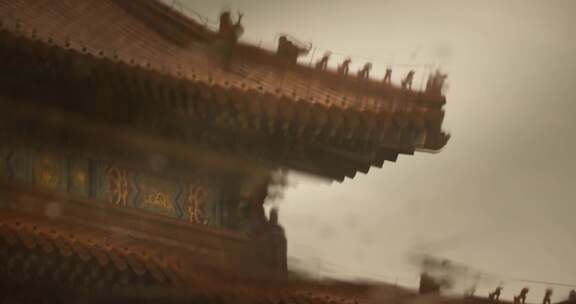 雨天故宫房檐脊兽倒影水滴涟漪