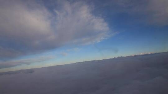 飞机云朵