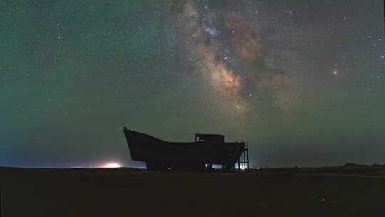 巴丹吉林沙漠大漠孤舟星空夏季银河延时