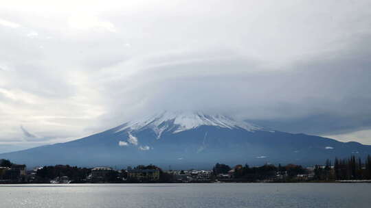 延时富士山多云的天空