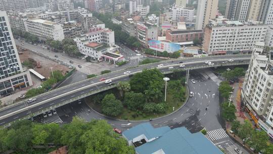 福建漳州漳华中路高架桥交通