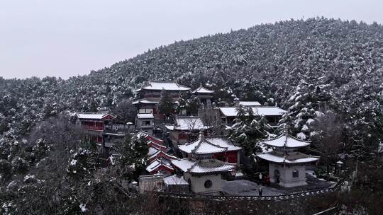 洛阳龙门石窟香山寺雪景