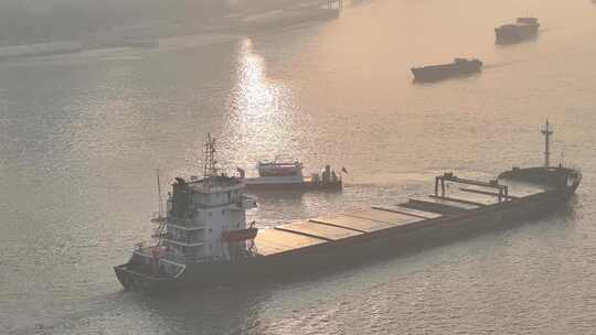 航拍上海清晨  黄浦江船只