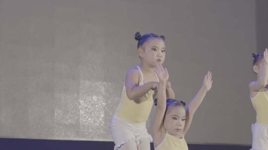 幼儿舞台舞蹈表演