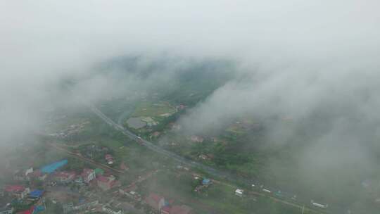 乡村风光雨后云雾缭绕4k航拍