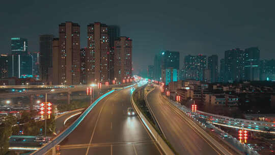夜晚城市道路车流和两边路灯中国结节日氛围