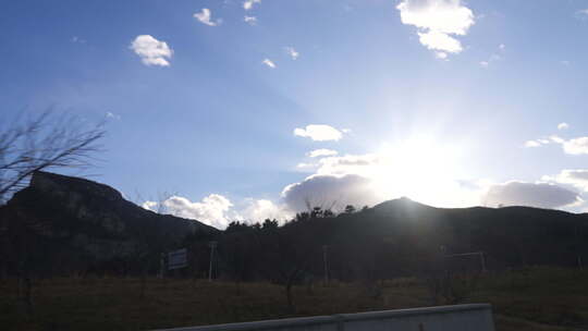 出行 路边风景 云彩 蓝天 光影 山