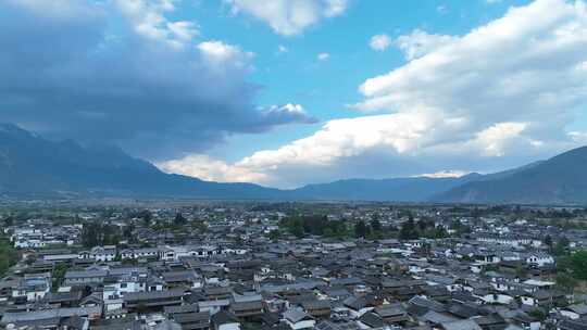 4k航拍前推运镜大气雪山古镇与远山全景