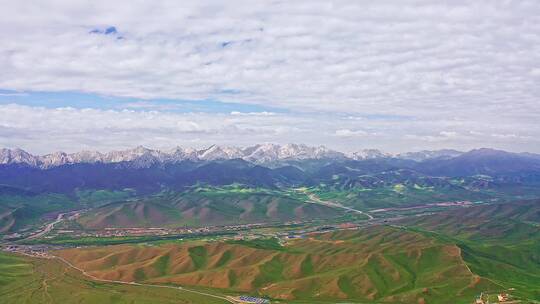 中国甘肃武威市马牙雪山草原航拍全景