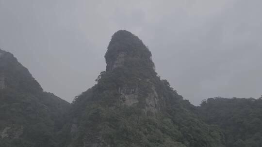 云南景东人面山