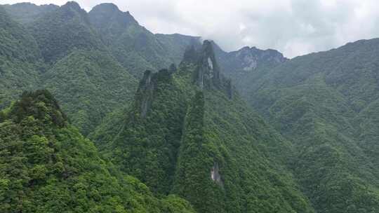 航拍神农架大山深处原始森林奇石山峰