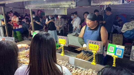 济南环联夜市，美食小吃街道，人间烟火气