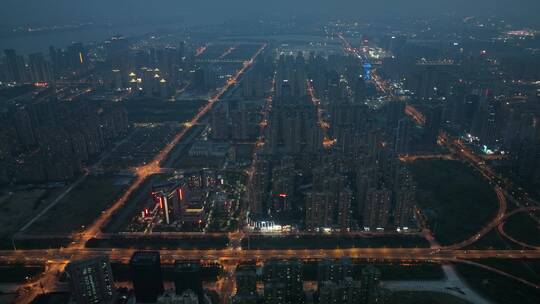 武汉城市大夜景，略俯视横移镜头