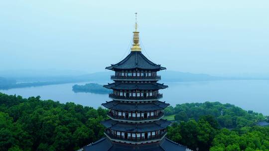 清晨时分的雷峰塔