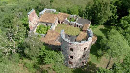 航拍中世纪古堡遗址欧洲城堡堡垒遗址