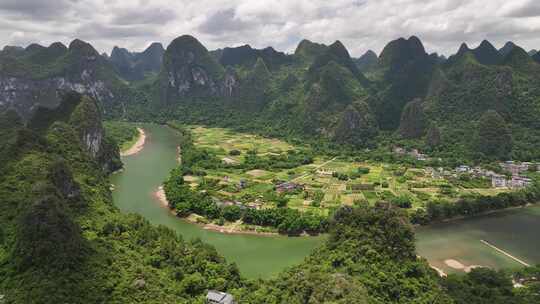 广西桂林阳草坪乡朔漓江冠岩航拍自然风光