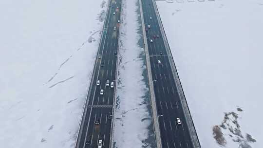 中国黑龙江哈尔滨公路大桥冬季下雪航拍