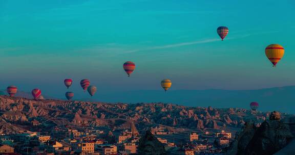 土耳其五颜六色的热气球