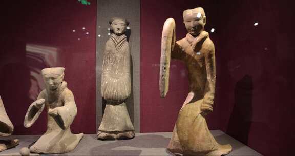 西汉陶俑陶舞俑，徐州博物馆藏