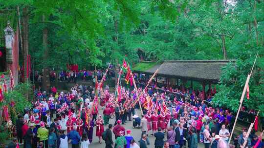 少数民族人群聚集活动场景