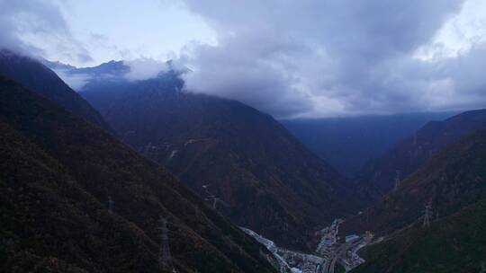 高原地区大山航拍