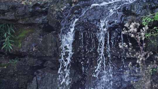 小溪流水高速流水