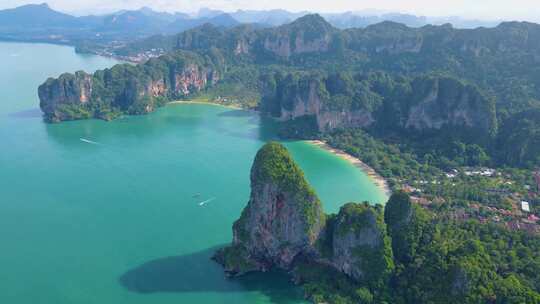 航拍海滩全景