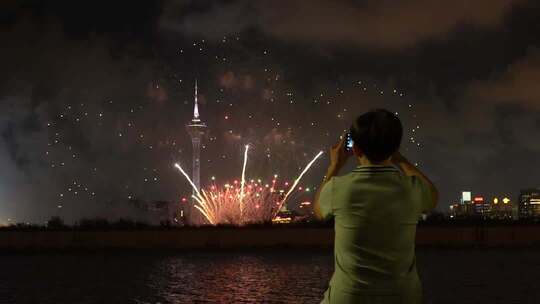 看烟花拍烟花