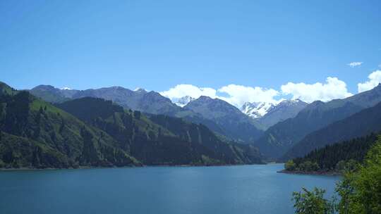 湖泊山水风景航拍新疆天池自然风光山川湖泊