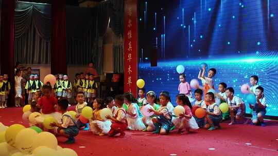 幼儿园活动表演气球晚会视频素材模板下载