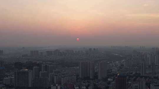 城市鸟瞰全景图，众多建筑尽收眼底