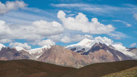 西藏甲岗雪山延时摄影蓝天白云4k
