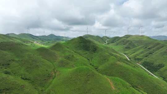 湖南南山牧场奶牛和风电草原航拍