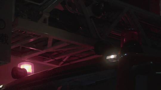夜晚的消防车消防警灯视频素材模板下载